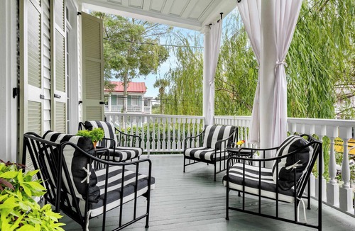 Cannonborough Elliotborough House | Grand 10 BR Charleston Home with Speakeasy Bar