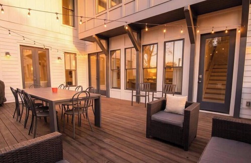 Eastwood House | Grand East Nash 4BR-Hot Tub & Deck!