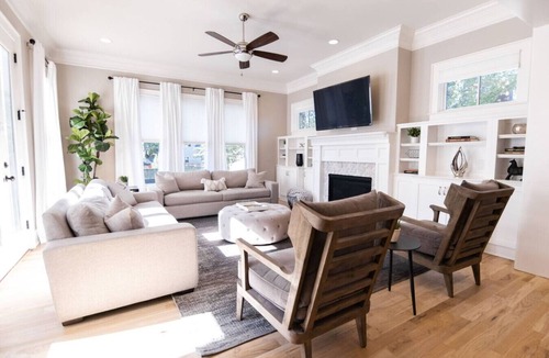 Eastwood House | Grand East Nash 4BR-Hot Tub & Deck!