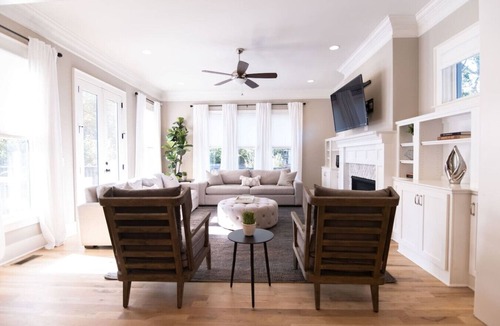 Eastwood House | Grand East Nash 4BR-Hot Tub & Deck!