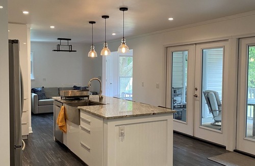 Mount Pleasant House | Grand Getaway - 5 Miles to Beach, Huge Yard, Tons of Space + Gym!