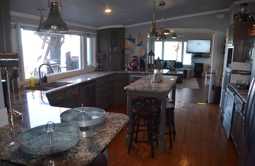 Grove House | GRAND PANORAMIC RETREAT, 6 BR, 3 BA, 300' Lakefront, Dock & Launch! NEW