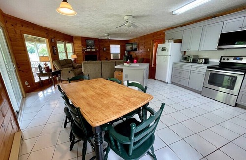 Crumpler House | Grand River Lodge - Riverfront, Dog Friendly, Family Friendly, Wood Fireplace, WIFI, Firepit