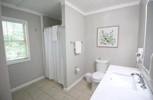 Dahlonega Apartment | Grand View Villa on Choice Ave - Steps to Downtown