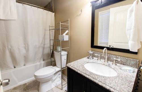 Dahlonega Apartment | Grand View Villa on Choice Ave - Steps to Downtown
