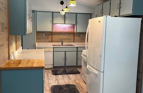 Lake Ann Apartment | Grandma's House LA Charming 3-bedroom corporate apt/duplex w/WiFi, Lake Ann