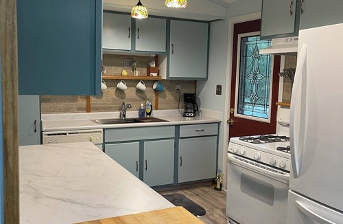 Lake Ann Apartment | Grandma's House LA Charming 3-bedroom corporate apt/duplex w/WiFi, Lake Ann