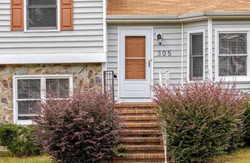Greensboro House | Great 4BR Home Near Emerald Pointe & Downtown