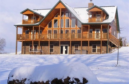 Sevierville Cabin | Great BIG CABIN! PRICE CUT & READY TO GO. CLOSE TO DOLLYWOOD & THE ISLAND.