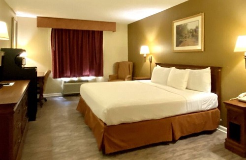 Mount Vernon House | Great for Business Travel, Business Center Available, Free Breakfast & Parking