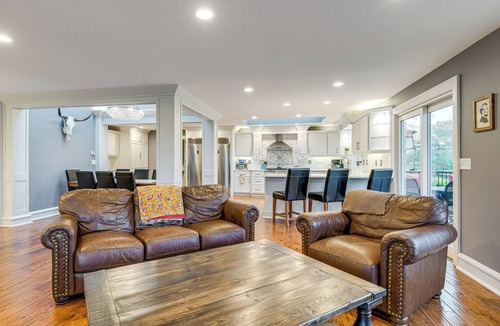 Springfield House | Great for Groups: Home 3 Mi to Dtwn Springfield!