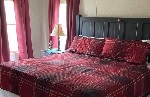 Bryson City House | Great for large groups. Minimum 5 10% discount for 5 day stay for 4th of July.