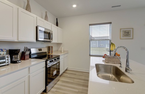 Greenwood Apartment | Great for Traveling Professionals! Indy Area Home