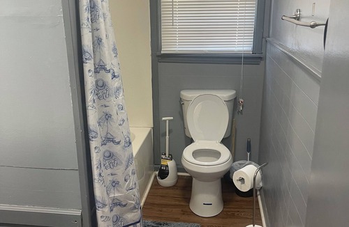 Brownsville House | Great Home in Brownsville, Tennessee 1 Single Bedroom Available for Lodging.