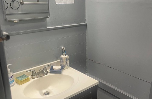 Brownsville House | Great Home in Brownsville, Tennessee 1 Single Bedroom Available for Lodging.