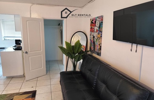 Parkside Apartment | Great Studio for Vacations - 124