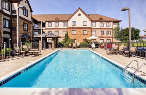 Middletown Condo | Great Value! 2 Bedroom Suite | Free Breakfast + Shared Outdoor Pool. Near Ford Motor Company!
