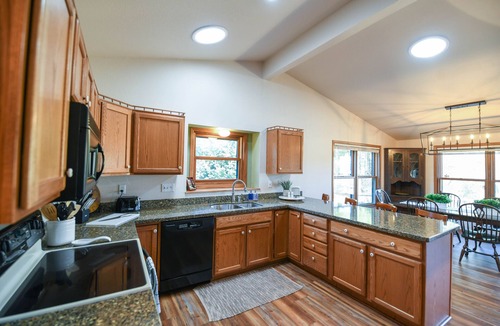 Rome House | Greenside on Lake Arrowhead Golf open floor plan, great location, Golden Tee