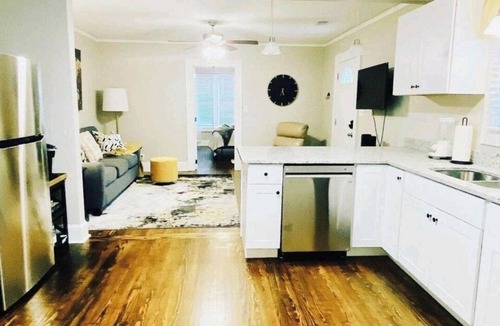Greer Cottage | Greer Twin Cottage A - Walk to City Park and Downtown Greer