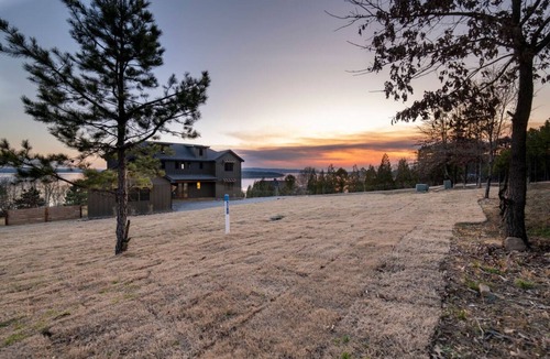 Drasco House | Greers Ferry Lake 4-bedroom house sleeps 12- Breathtaking SUNSETS -Golf Course