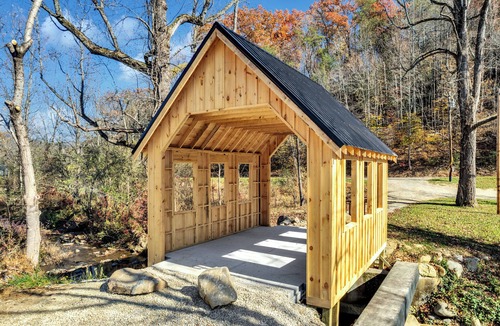 Cosby Cottage | Grey Goose, Pickleball Court, Mountain Views, Starting at $69!