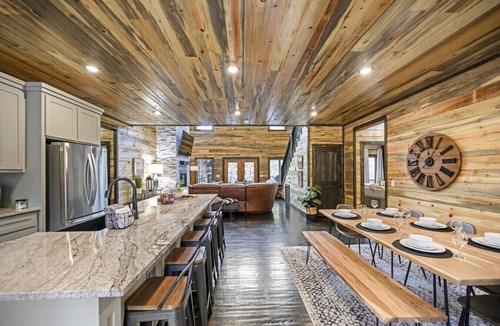 Pickens Cabin | Greyhawk Pines|Sleeps16|HotTub|Arcade|Shuffleboard