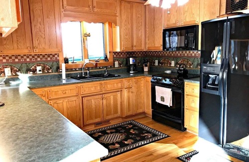 Peak Creek House | Greyson's River Ridge Retreat- Luxury Riverfront | Hot Tub | Game Room | Dog Friendly