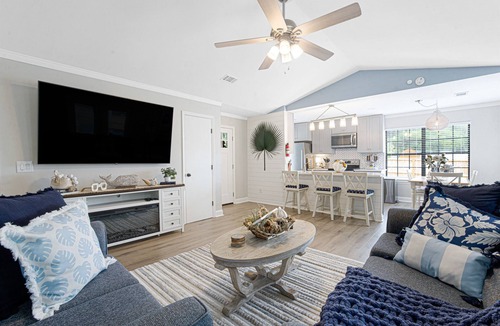 Port Royal House | Gritz & Giggles, Southern Charm Meets Belly Laughs! Close to Parris Island