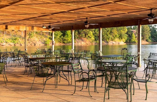 Mount Ida Cottage | Group Cottage with Jacuzzi and Pool Incredible for Lake Water Sports in Mount Ida, Arkansas