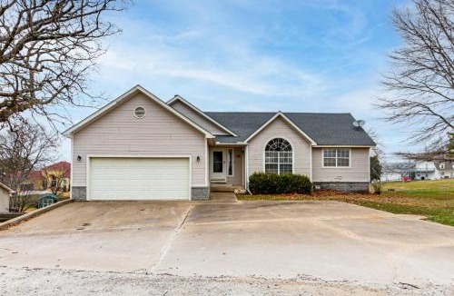 Grove House | Group Friendly! Waterfront Grand Lake Home w/Dock