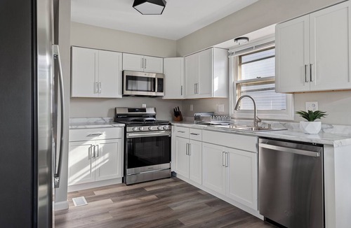 Decatur House | Group Getaway 5BR/2BA Sleeps 12 Fire Pit & BBQ