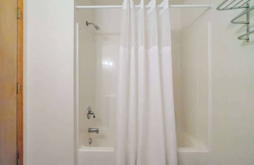 Oscoda Apartment | Guest Room #10 Horizon's Edge