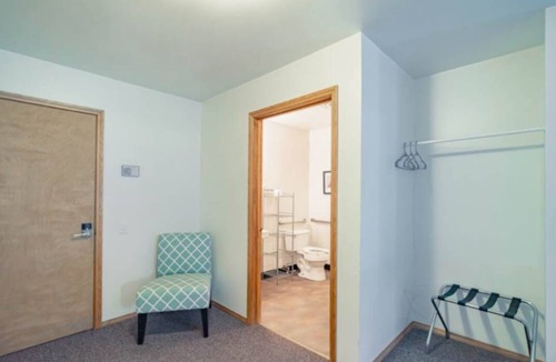 Oscoda Apartment | Guest Room #9 Lakesong