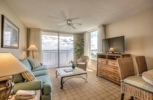 Fort Myers Beach Hotel | Gulf Breeze Escape with Pool Near Lovers Key & White Sand Beaches | 3 Units