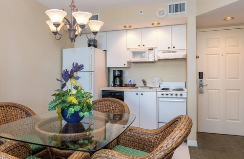 Fort Myers Beach Hotel | Gulf Breeze Escape with Pool Near Lovers Key & White Sand Beaches | 3 Units