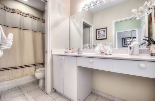 Fort Myers Beach Hotel | Gulf Breeze Escape with Pool Near Lovers Key & White Sand Beaches | 3 Units
