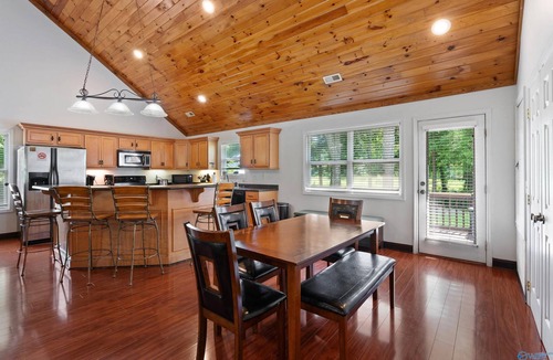Guntersville House | Gunter Lodge-Waterfront on Beautiful Lake Guntersville
