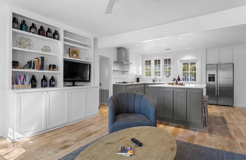 Old Town House | Half a Block to the Beach! Come Bay-Cation here, Spacious House to fit everyone