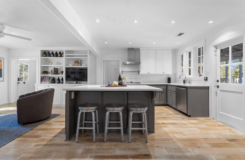 Old Town House | Half a Block to the Beach! Come Bay-Cation here, Spacious House to fit everyone