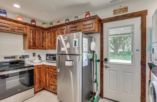 Hamilton House | Hamilton Charm Place, 4 Bdrm, 2 Bath, Step-Free