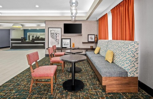 Bloomington Hotel | Hampton Inn Bloomington West