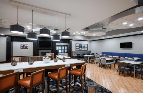 Evansville Hotel | Hampton Inn Evansville Airport