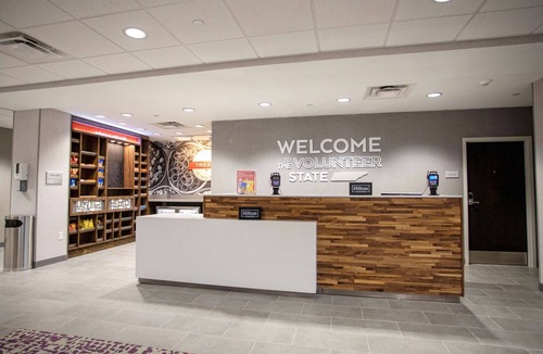 Parkers Crossroads Hotel | Hampton Inn Lexington, TN