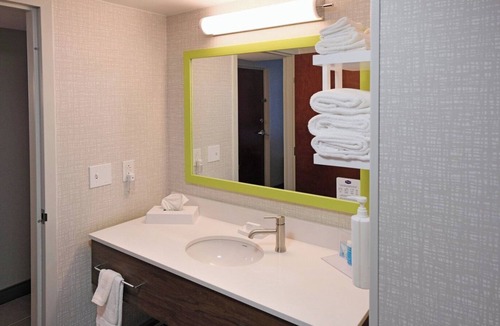 Lima Hotel | Hampton Inn Lima