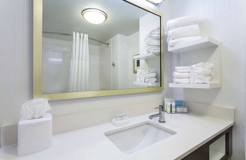 Lakeview Hotel | Hampton Inn Manassas