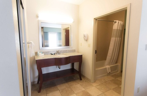 Middlebury Hotel | Hampton Inn & Suites Middlebury