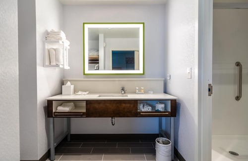 Raleigh Hotel | Hampton Inn & Suites Raleigh Midtown