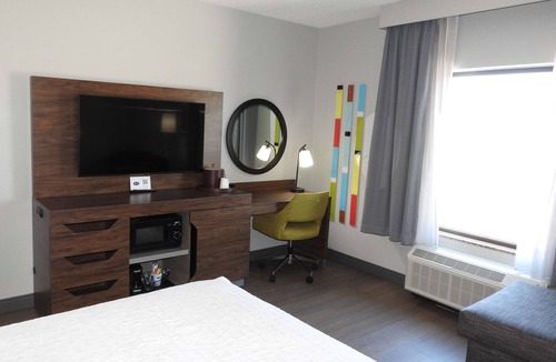 Flowery Branch Hotel | Hampton Inn & Suites by Hilton Flowery Branch Lake Lanier