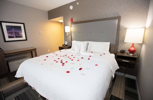 Toledo Hotel | Hampton Inn Toledo/Oregon