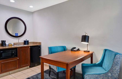 Hoover Hotel | Hampton Suites Birmingham Hoover